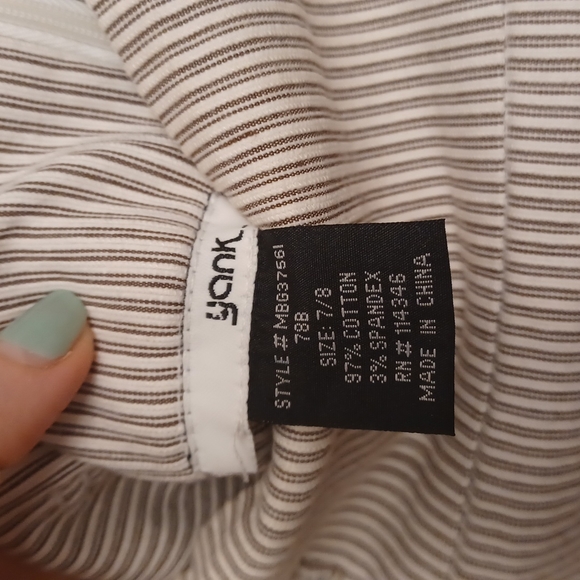 White pencil skirt with vertical lines - Picture 3 of 3